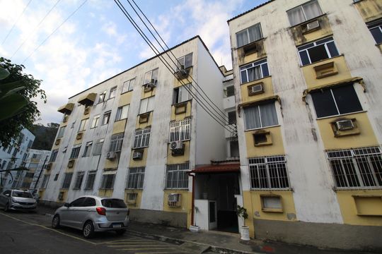 Fachada de apartamento à venda com 2 quartos, 56m² em Jacarepaguá, Rio de Janeiro