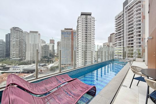 Piscina  de kitnet/studio à venda com 1 quarto, 25m² em Santo Amaro, São Paulo