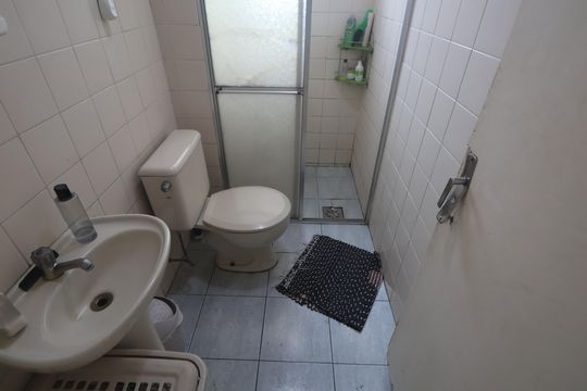 Banheiro de apartamento à venda com 2 quartos, 56m² em Centro, Canoas