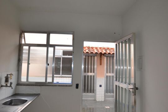 Studio de kitnet/studio para alugar com 1 quarto, 30m² em Bento Ribeiro, Rio de Janeiro