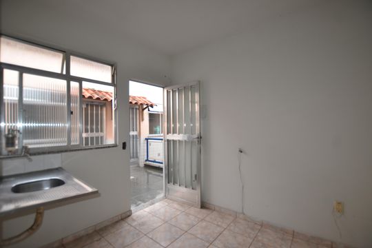 Studio de kitnet/studio para alugar com 1 quarto, 30m² em Bento Ribeiro, Rio de Janeiro