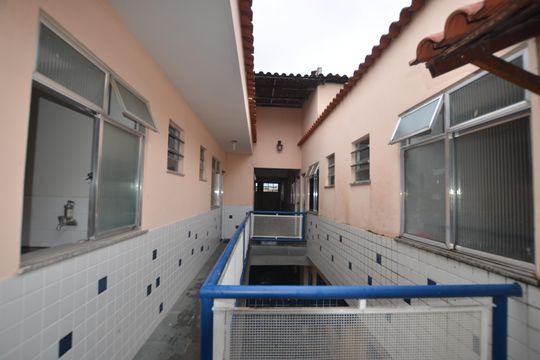 Varanda de kitnet/studio para alugar com 1 quarto, 30m² em Bento Ribeiro, Rio de Janeiro