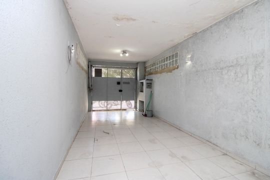 Garagem de casa à venda com 2 quartos, 2147483647m² em Cidade Intercap, Taboão da Serra