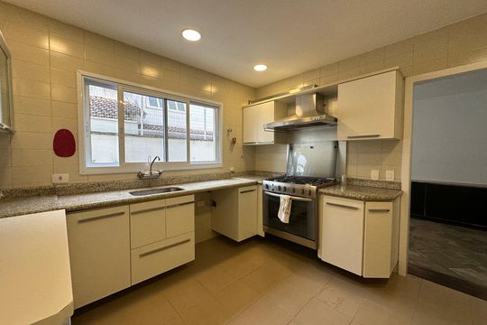 Cozinha de apartamento para alugar com 4 quartos, 500m² em Alphaville Residencial Um, Barueri