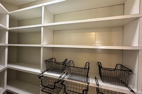 Despensa de apartamento para alugar com 4 quartos, 500m² em Alphaville Residencial Um, Barueri