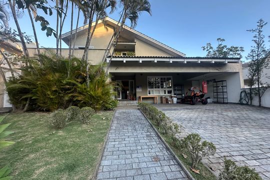 Garagem de casa de condomínio para alugar com 4 quartos, 500m² em Alphaville Residencial Um, Barueri