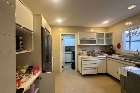 Cozinha de casa de condomínio para alugar com 4 quartos, 500m² em Alphaville Residencial Um, Barueri