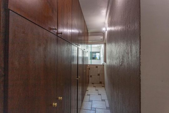 Closet / armarios  de casa à venda com 4 quartos, 250m² em Vila Nogueira, Diadema