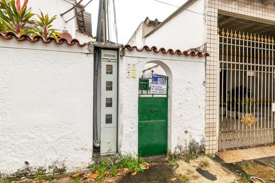 Fachada de casa para alugar com 1 quarto, 35m² em Vila Kosmos, Rio de Janeiro