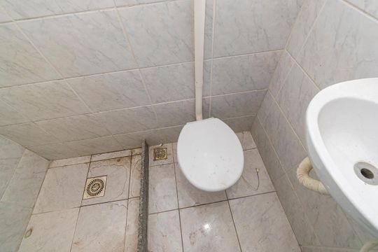 Banheiro social de casa para alugar com 1 quarto, 35m² em Vila Kosmos, Rio de Janeiro