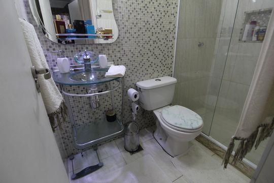 Banheiro de apartamento à venda com 2 quartos, 51m² em Jacarepaguá, Rio de Janeiro