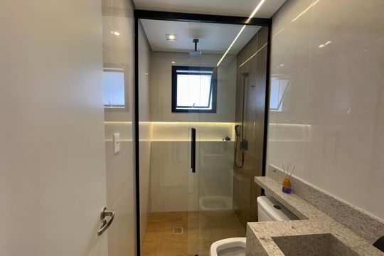 Banheiro da Suíte de apartamento à venda com 3 quartos, 80m² em Vila Militar, Barueri