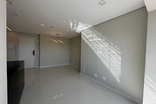 Sala de apartamento à venda com 3 quartos, 80m² em Vila Militar, Barueri