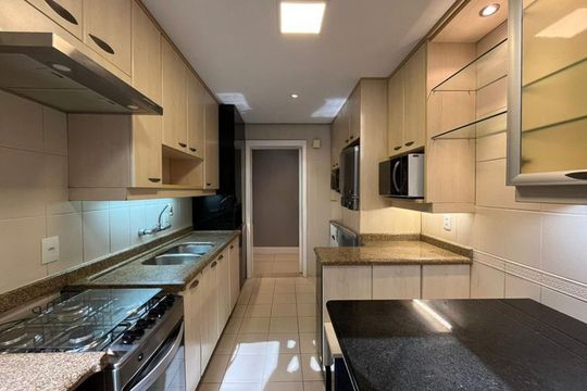 Cozinha de apartamento para alugar com 3 quartos, 171m² em Moinhos de Vento, Porto Alegre