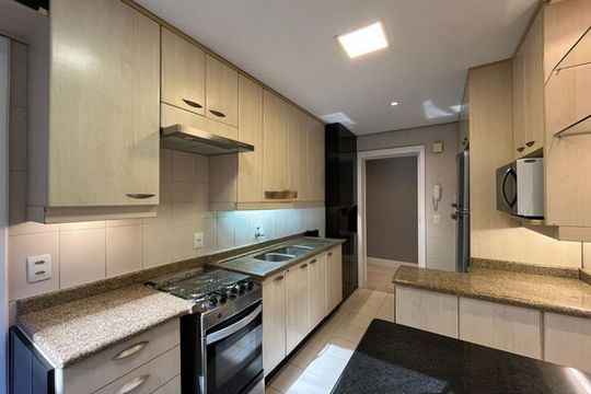 Cozinha de apartamento para alugar com 3 quartos, 171m² em Moinhos de Vento, Porto Alegre