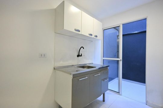 Cozinha de kitnet/studio para alugar com 1 quarto, 20m² em Ferreira, São Paulo