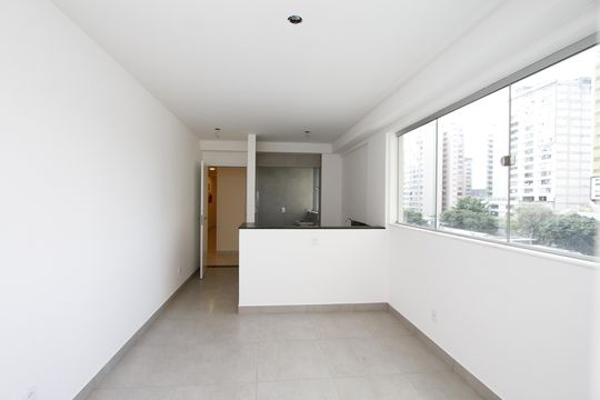 Sala de kitnet/studio à venda com 1 quarto, 43m² em Barro Preto, Belo Horizonte