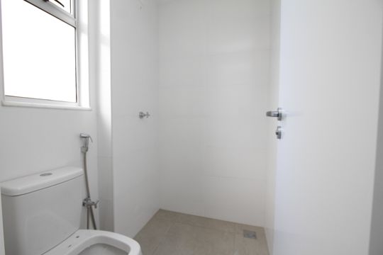 Banheiro de kitnet/studio à venda com 1 quarto, 43m² em Barro Preto, Belo Horizonte