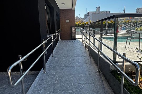 Rampa - Corrimão de apartamento à venda com 3 quartos, 112m² em Jardim, Santo André