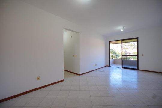 Sala de apartamento para alugar com 2 quartos, 80m² em Saco Grande, Florianópolis