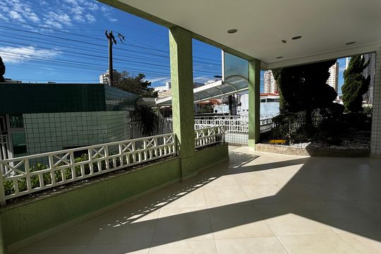 Entrada de apartamento à venda com 3 quartos, 90m² em Pinheirinho, Santo André