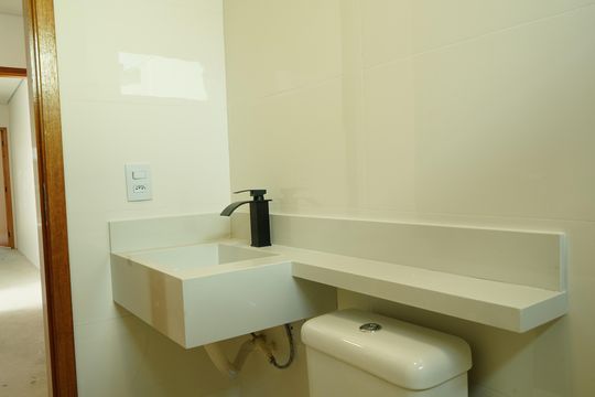 Banheiro da suíte  de casa à venda com 3 quartos, 100m² em Chácara Califórnia, São Paulo