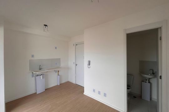 Sala e cozinha de apartamento para alugar com 2 quartos, 35m² em Campo Grande, São Paulo