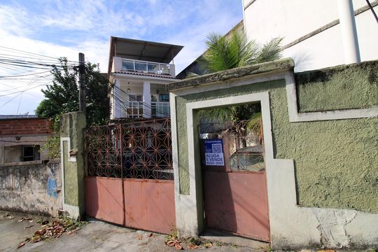 Fachada da casa de casa à venda com 4 quartos, 150m² em Brás de Pina, Rio de Janeiro