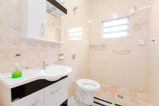 Banheiro de casa para alugar com 2 quartos, 169m² em Jardim Terezopolis, Guarulhos