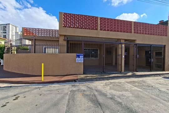 Fachada de casa para alugar com 2 quartos, 169m² em Jardim Terezopolis, Guarulhos