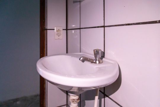 Banheiro de apartamento para alugar com 2 quartos, 55m² em Jardim Adriana, Guarulhos