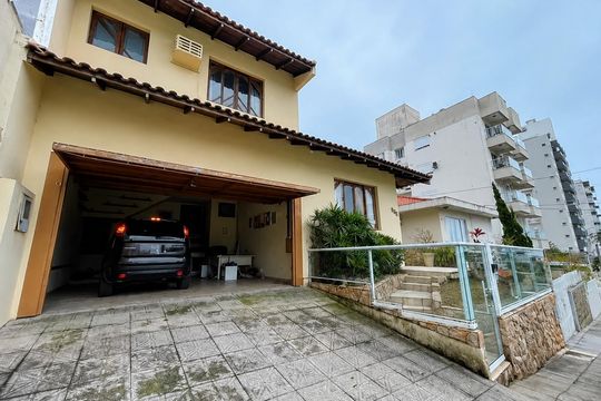 Área comum de casa para alugar com 4 quartos, 236m² em Nossa Senhora do Rosario, São José