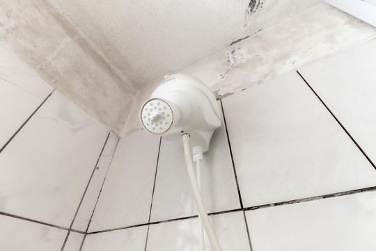 Banheiro de apartamento para alugar com 2 quartos, 44m² em Jardim Marilú, São Paulo