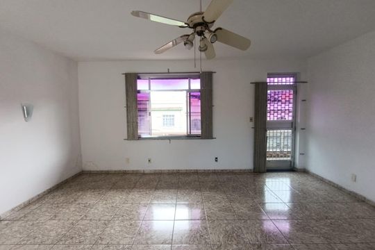 Casa para alugar com 4 quartos, 180m² em Vila Dagmar, Belford Roxo