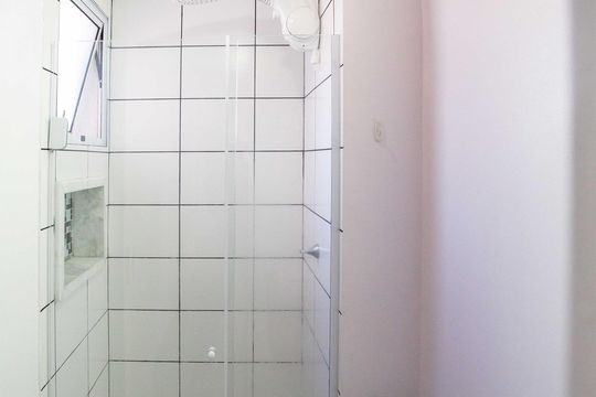 Banheiro de apartamento para alugar com 2 quartos, 44m² em Canhema, Diadema