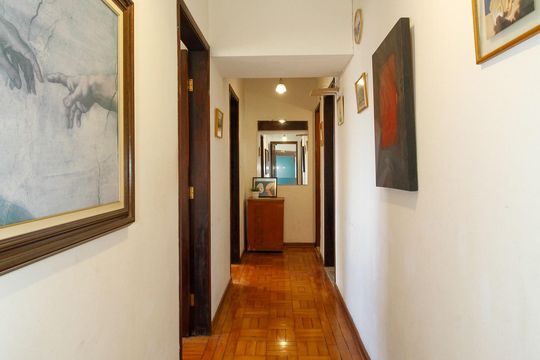 Corredor de apartamento para alugar com 3 quartos, 119m² em Pinheiros, São Paulo