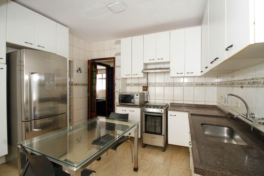 Cozinha de apartamento para alugar com 3 quartos, 119m² em Pinheiros, São Paulo