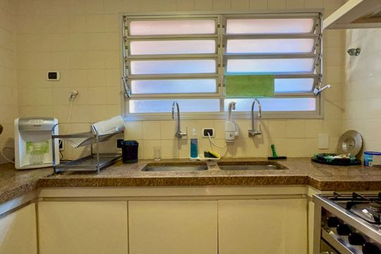 Cozinha de casa de condomínio para alugar com 4 quartos, 300m² em Sumarezinho, São Paulo