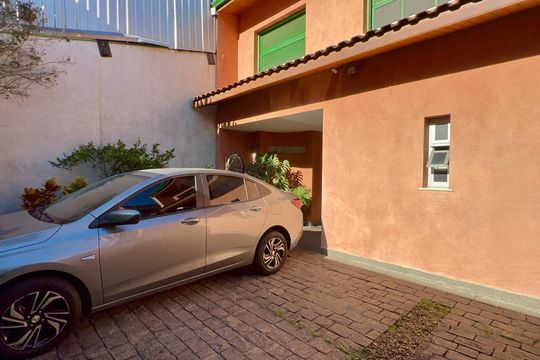 Garagem de casa de condomínio para alugar com 4 quartos, 300m² em Sumarezinho, São Paulo