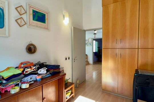 Quarto 2 de casa de condomínio para alugar com 4 quartos, 300m² em Sumarezinho, São Paulo