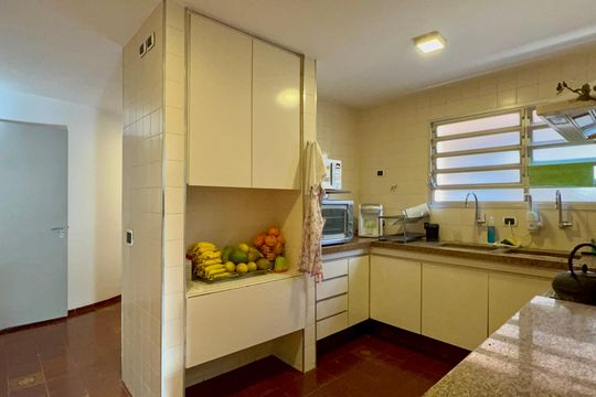 Cozinha - Armários de casa de condomínio para alugar com 4 quartos, 300m² em Sumarezinho, São Paulo