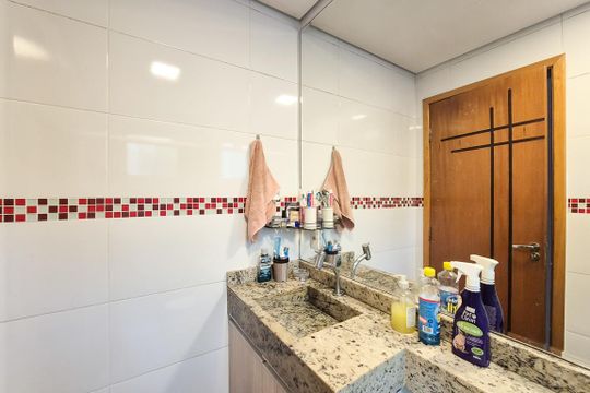 Banheiro Social de apartamento à venda com 2 quartos, 55m² em Baeta Neves, São Bernardo do Campo