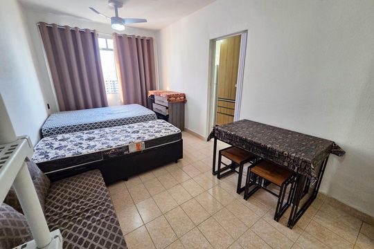 Sala de kitnet/studio para alugar com 1 quarto, 28m² em Guilhermina, Praia Grande