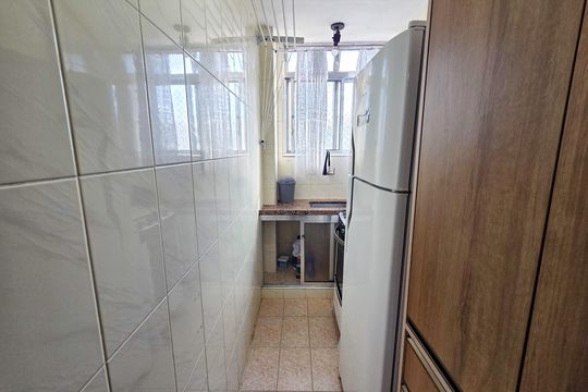 Cozinha de kitnet/studio para alugar com 1 quarto, 28m² em Guilhermina, Praia Grande