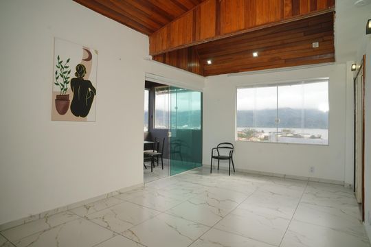 Casa para alugar com 2 quartos, 100m² em Camboinhas, Niterói