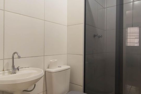 Banheiro de apartamento para alugar com 2 quartos, 41m² em Neves, São Gonçalo