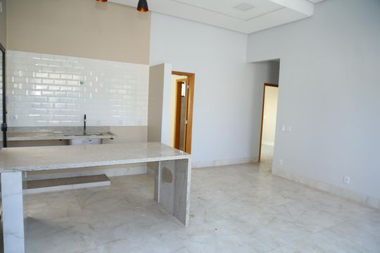 Sala/cozinha de casa à venda com 3 quartos, 118m² em Vila Redencao, Goiânia