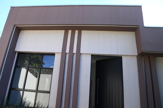 Fachada de casa à venda com 3 quartos, 118m² em Vila Redencao, Goiânia