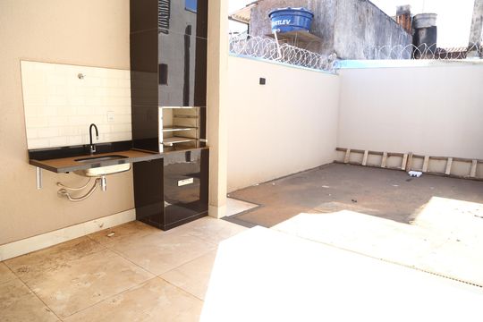 Área de Serviço/quintal de casa à venda com 3 quartos, 118m² em Vila Redencao, Goiânia