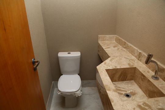 Banheiro Suíte 2 de casa à venda com 3 quartos, 118m² em Vila Redencao, Goiânia